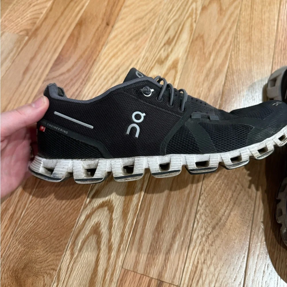 Women’s On Running Black Shoes size 7 - Picture 2 of 8